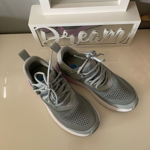 Like New! Insurge ENG Puma sneakers - Picture 7 of 8